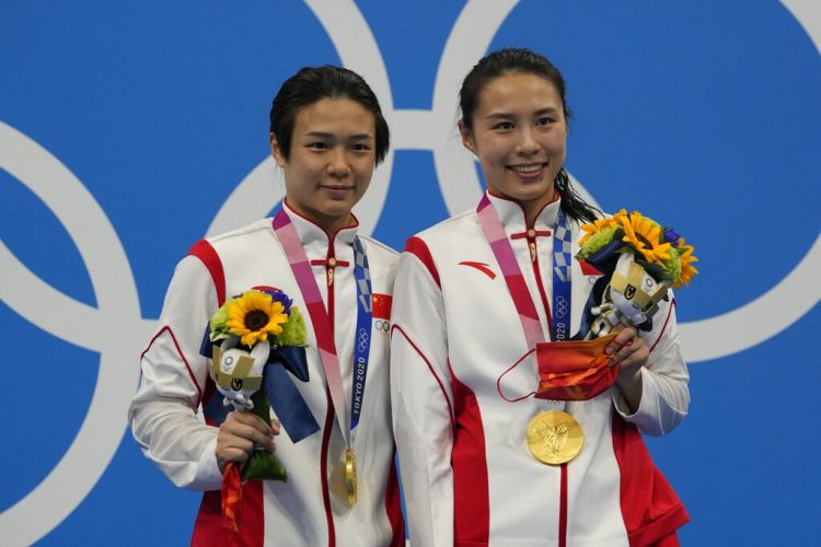 Chinese duo easily win 1st diving gold of Tokyo Olympics